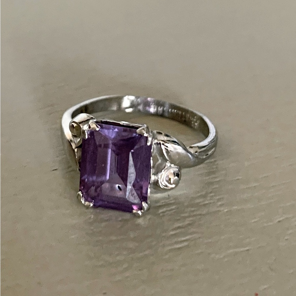 Vintage Sterling Silver Ring with Purple Blue Gem Size 6